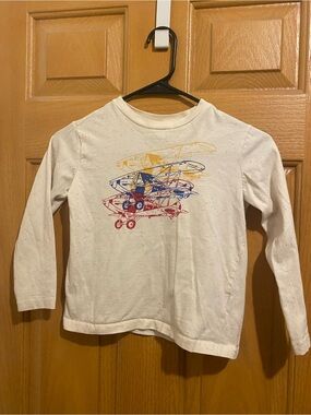 Hanna Andersson Cream Long-Sleeve Tee with Red, Blue & Yellow Airplane Graphic
